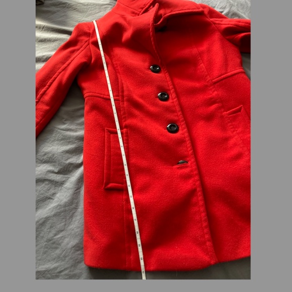 Red coat - Picture 4 of 9